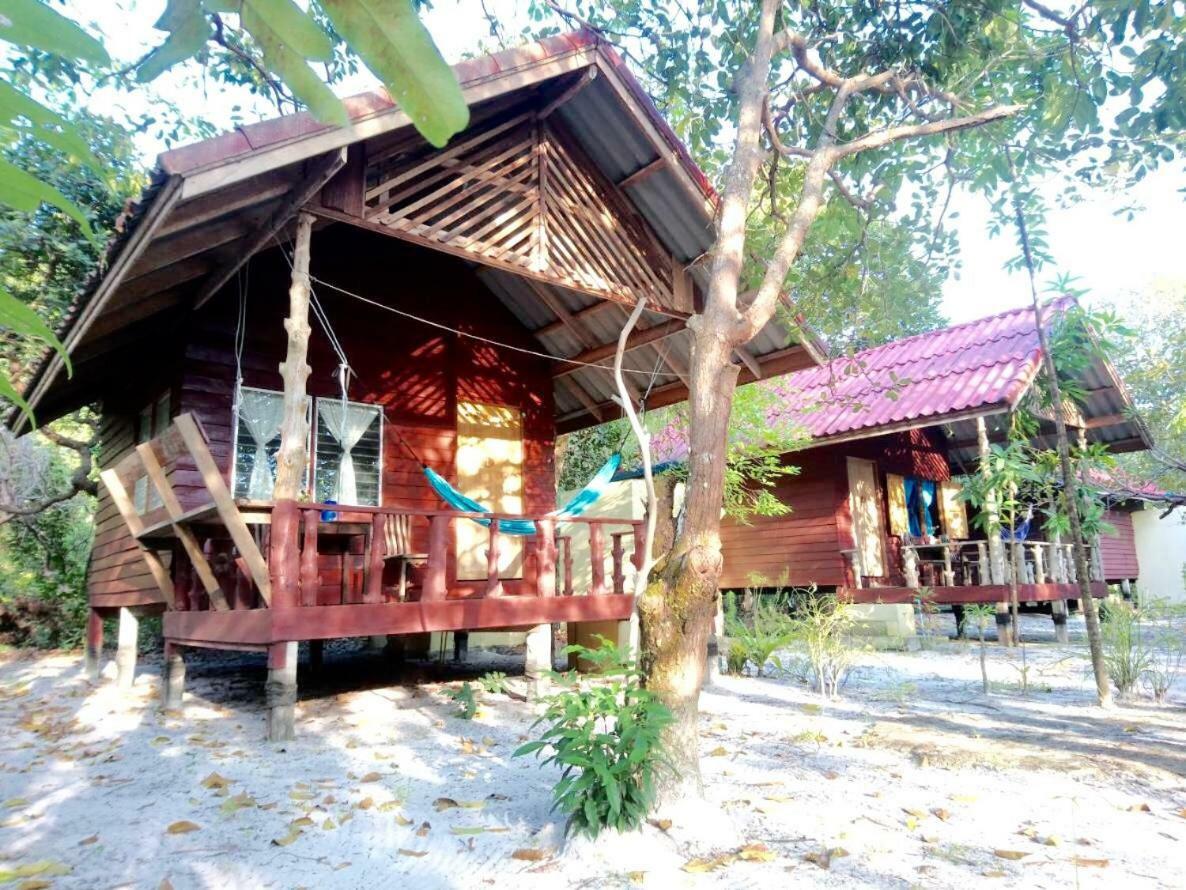 Lucky Resort Koh Phayam Luaran gambar