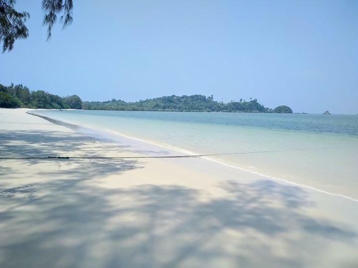 Lucky Resort Koh Phayam Luaran gambar