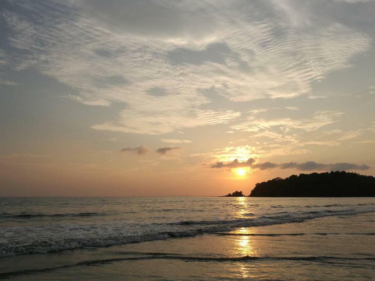 Lucky Resort Koh Phayam Luaran gambar